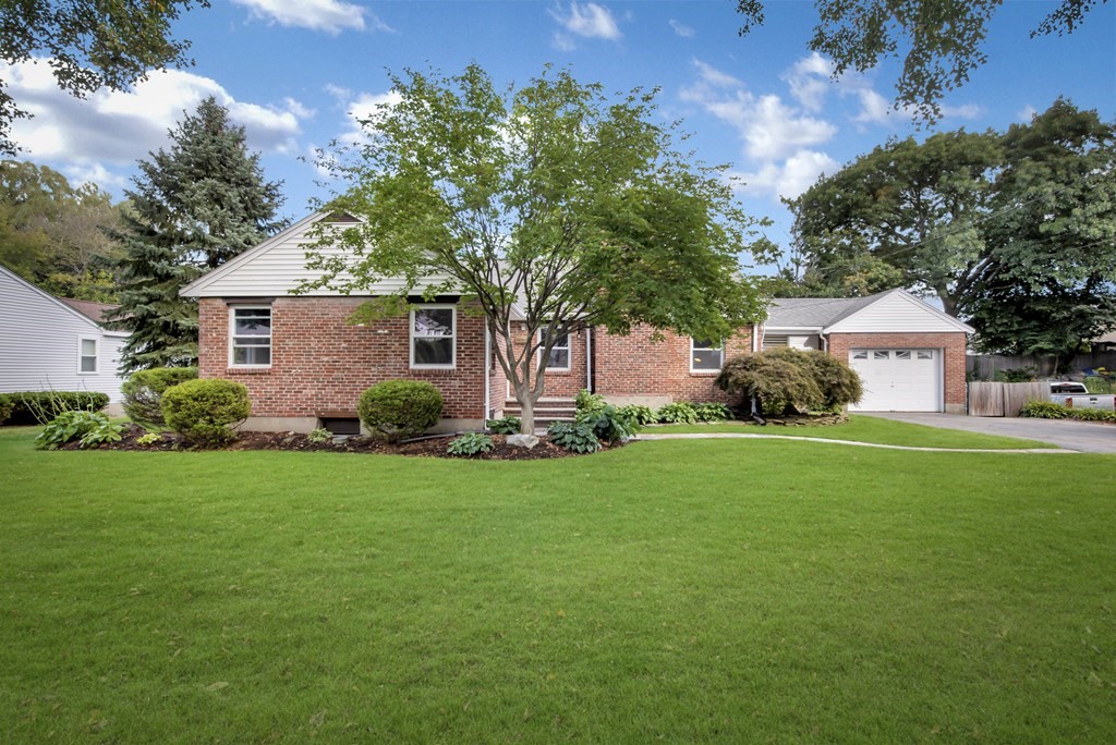 15 Arnold Road Stoneham, MA 02180 - Photo 3 of 23 Gallery Image 3