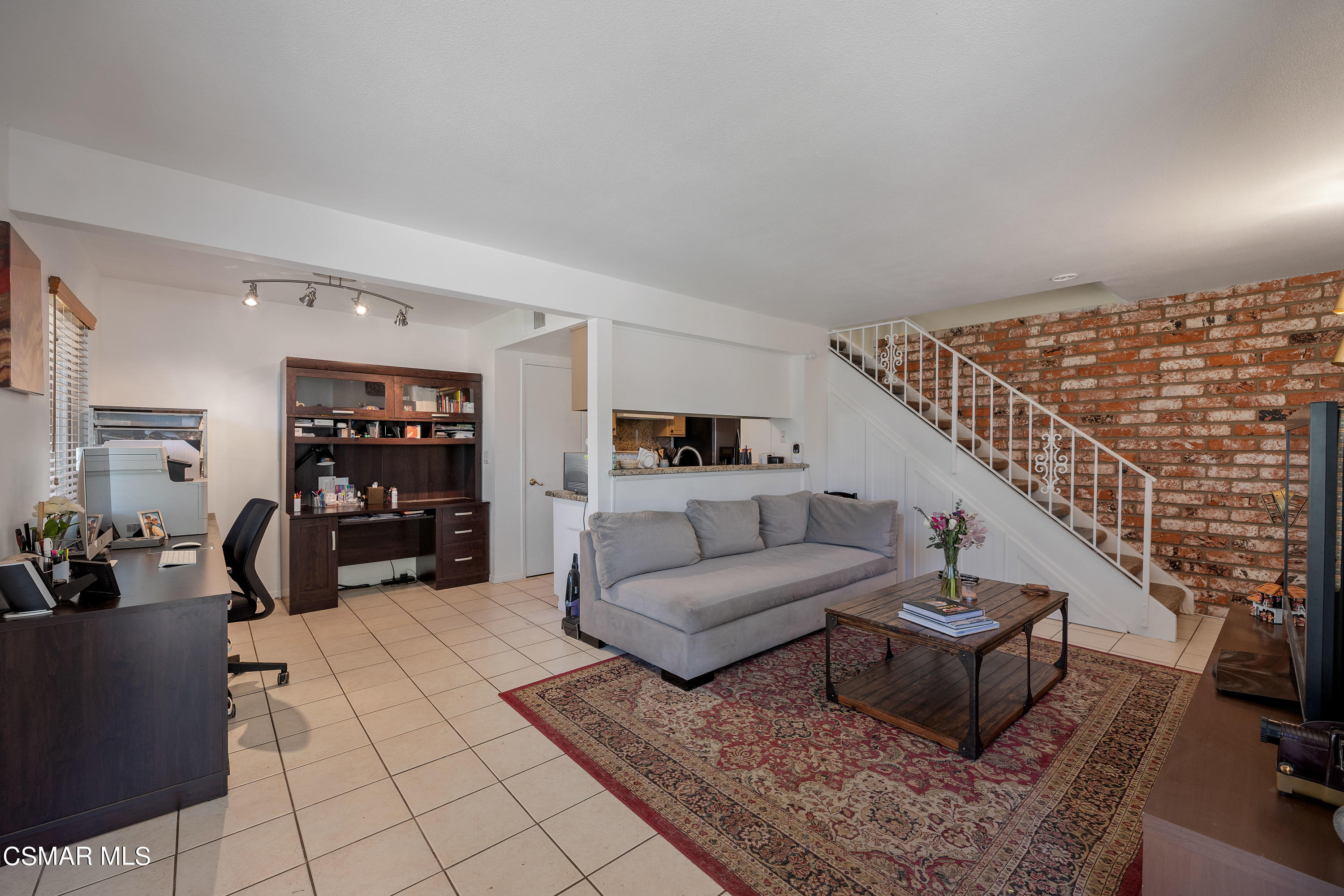 2070 Avenida Placida, Unit 2 Simi Valley, CA 93063 - Photo 3 of 14 2070 Avenida Placida MLS-3