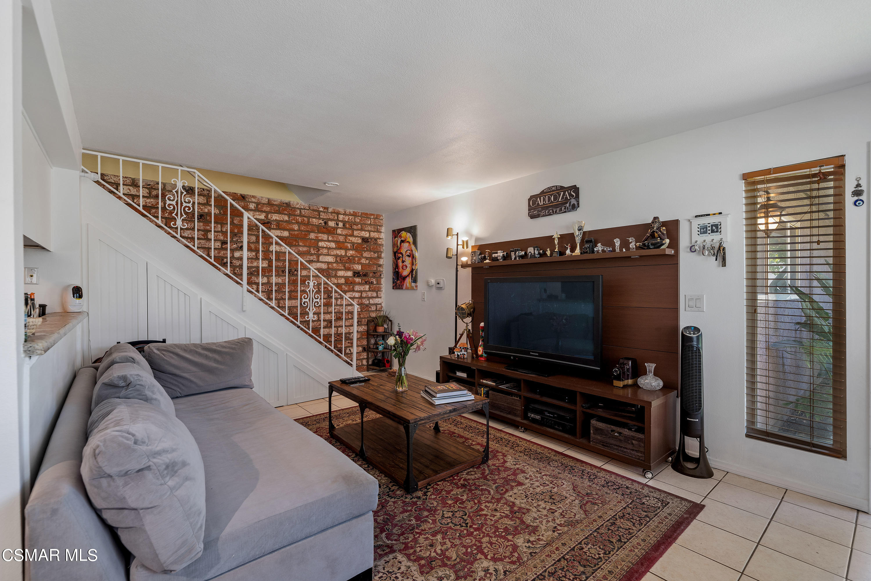 2070 Avenida Placida, Unit 2 Simi Valley, CA 93063 - Photo 4 of 14 2070 Avenida Placida MLS-1