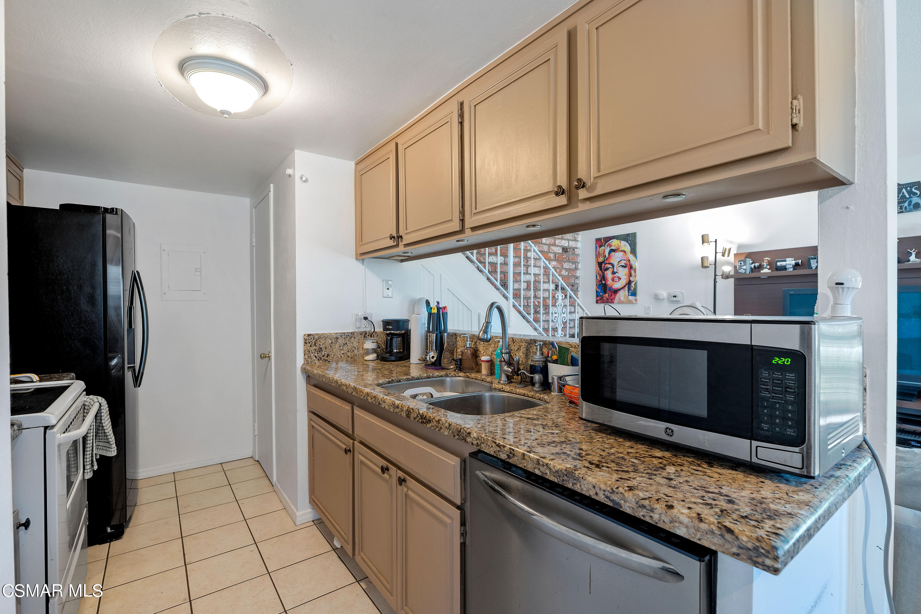 2070 Avenida Placida, Unit 2 Simi Valley, CA 93063 - Photo 7 of 14 2070 Avenida Placida MLS-5
