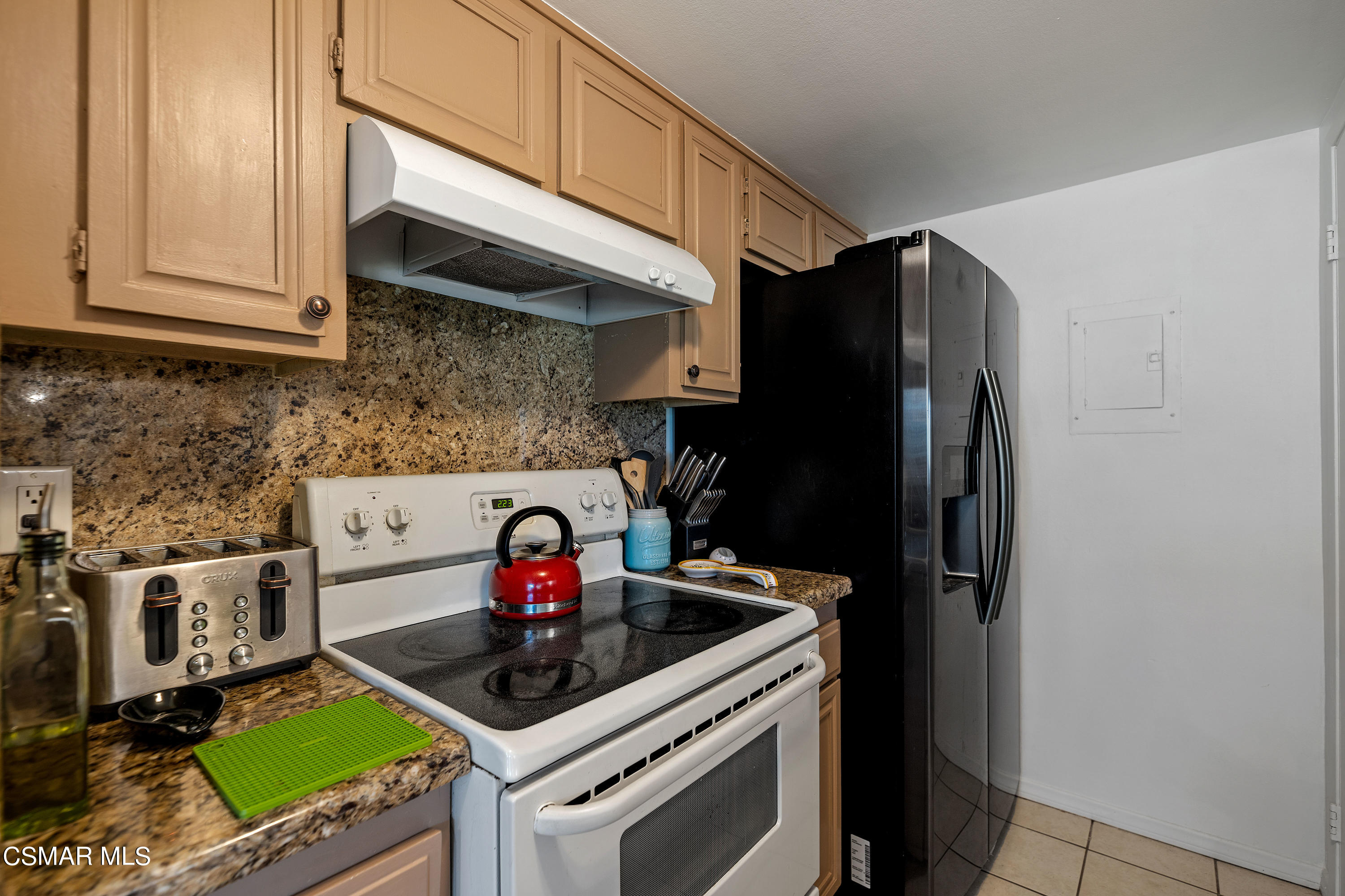 2070 Avenida Placida, Unit 2 Simi Valley, CA 93063 - Photo 8 of 14 2070 Avenida Placida MLS-6