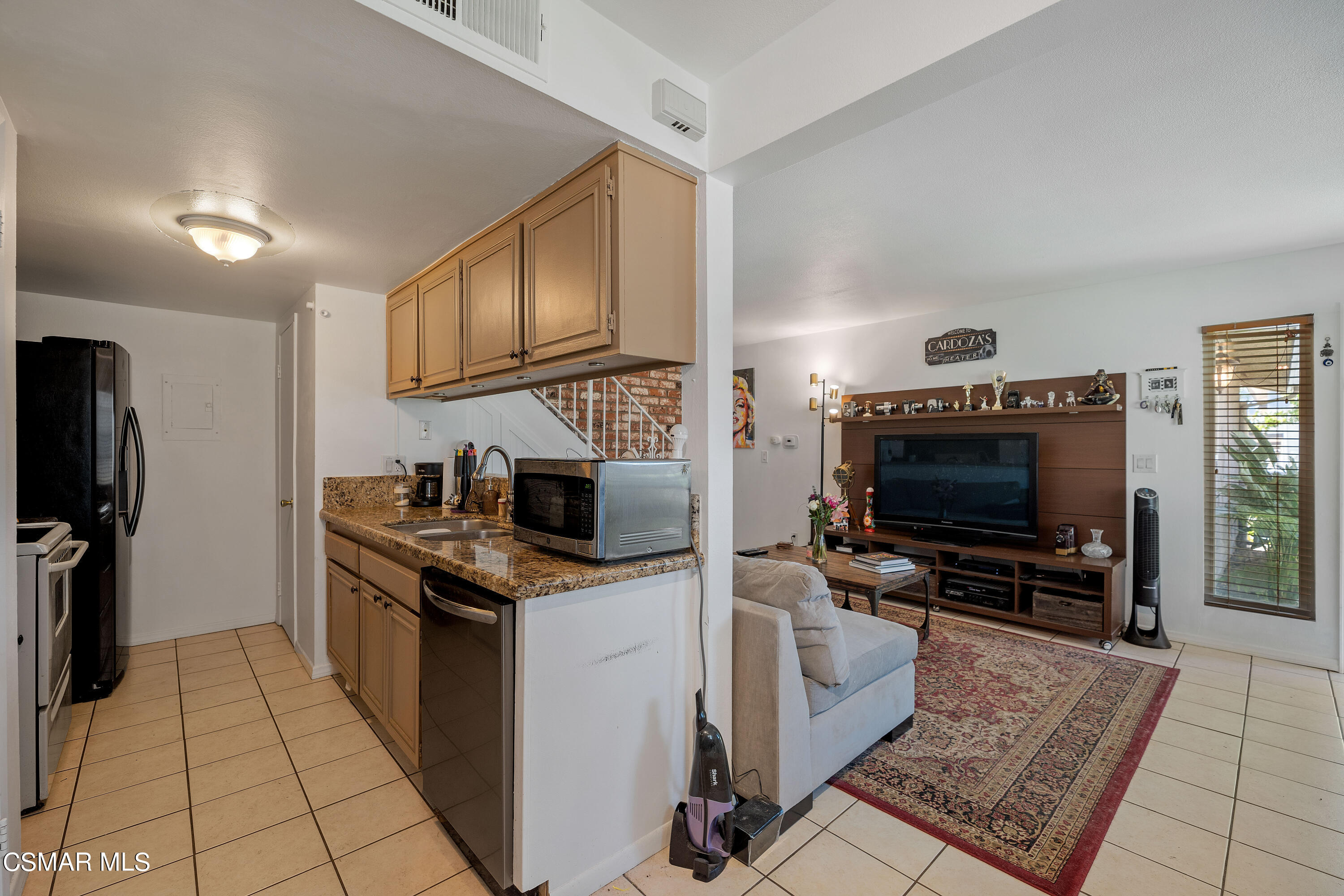 2070 Avenida Placida, Unit 2 Simi Valley, CA 93063 - Photo 9 of 14 2070 Avenida Placida MLS-7
