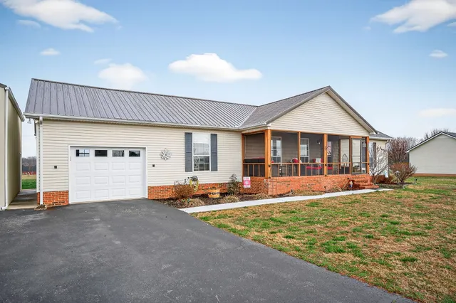 $315,000 | 1445 Tom Grissom Road, Morrison, TN 37357