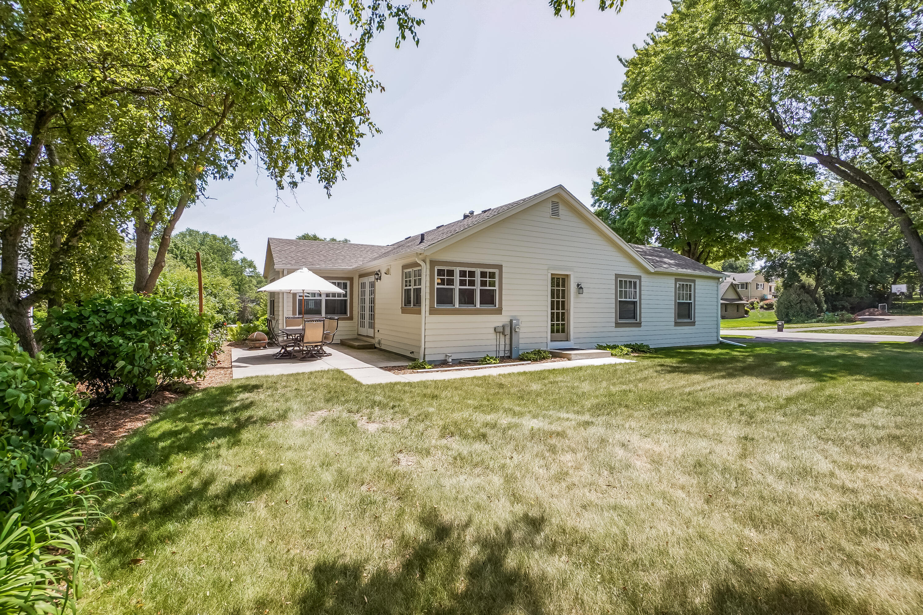 12800 Elmwood Road Elm Grove, WI 53122 - Photo 38 of 41 Side View