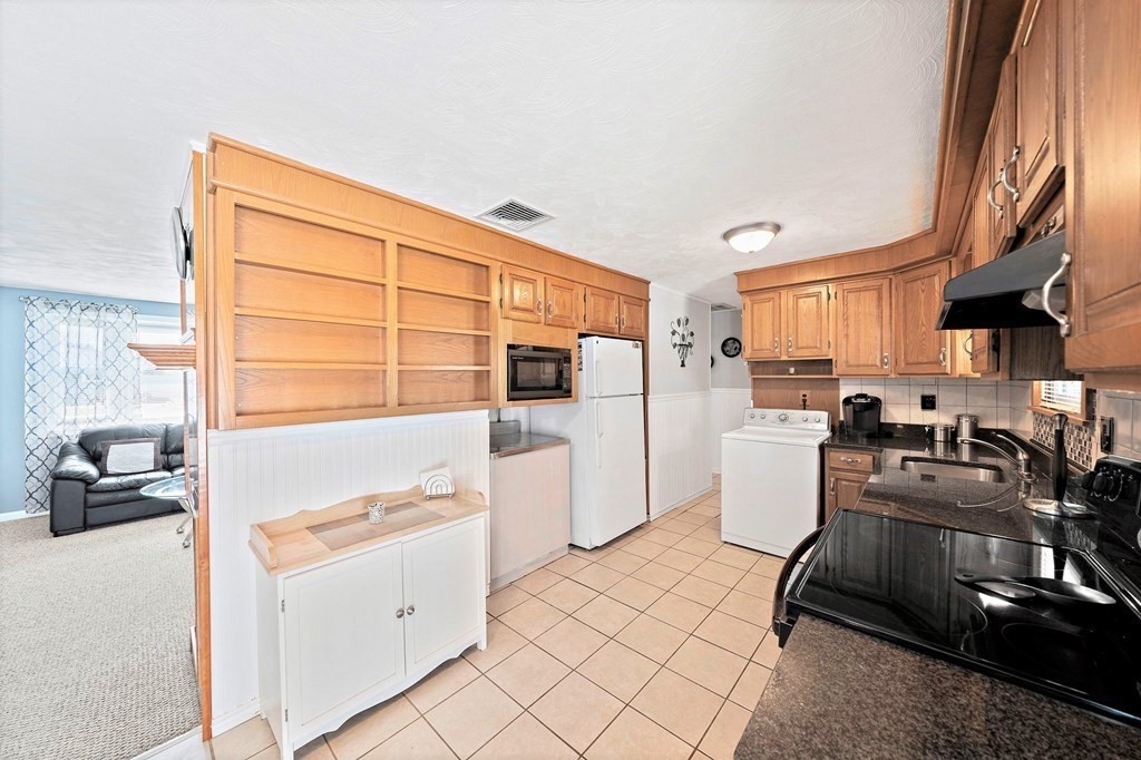 54 Roseen Road Holbrook, MA 02343 - Photo 3 of 21