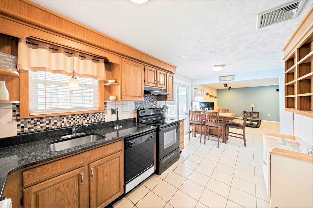 54 Roseen Road Holbrook, MA 02343 - Photo 4 of 21