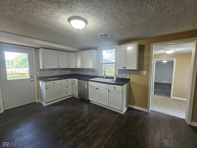 $130,000 | 1001 West 3rd Street, Alexandria, IN 46001