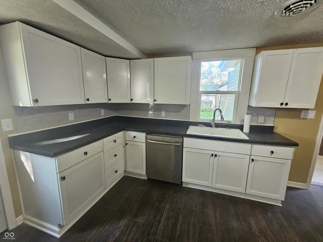 $130,000 | 1001 West 3rd Street, Alexandria, IN 46001