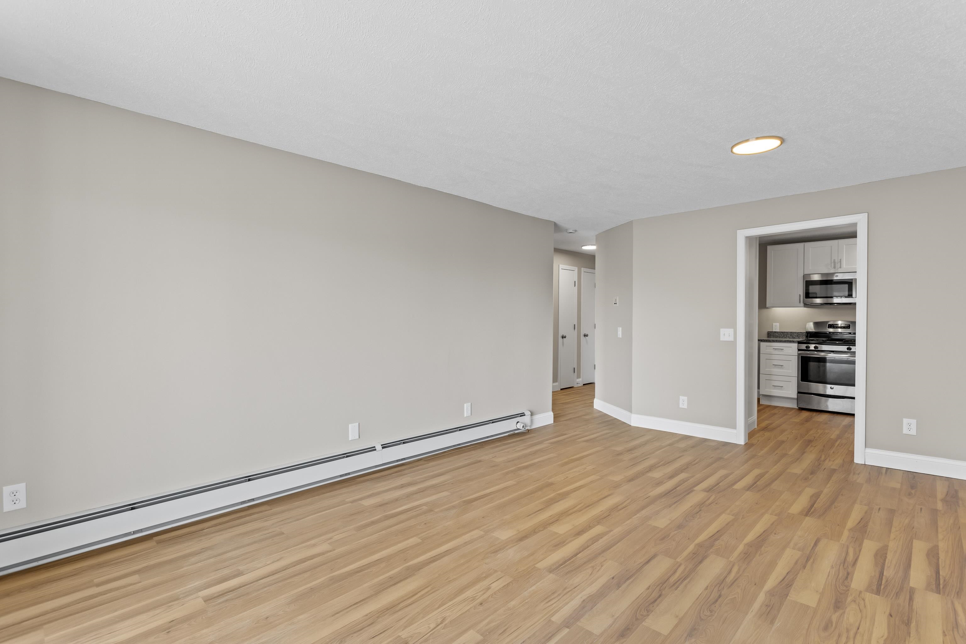 379 Huse Road, Unit 34 Manchester, NH 03103 - Photo 9 of 31 Gallery Image 9