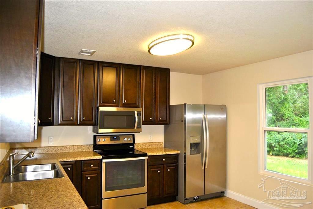 1020 Conference Road Cantonment, FL 32533 - Photo 8 of 25 Gallery Image 8