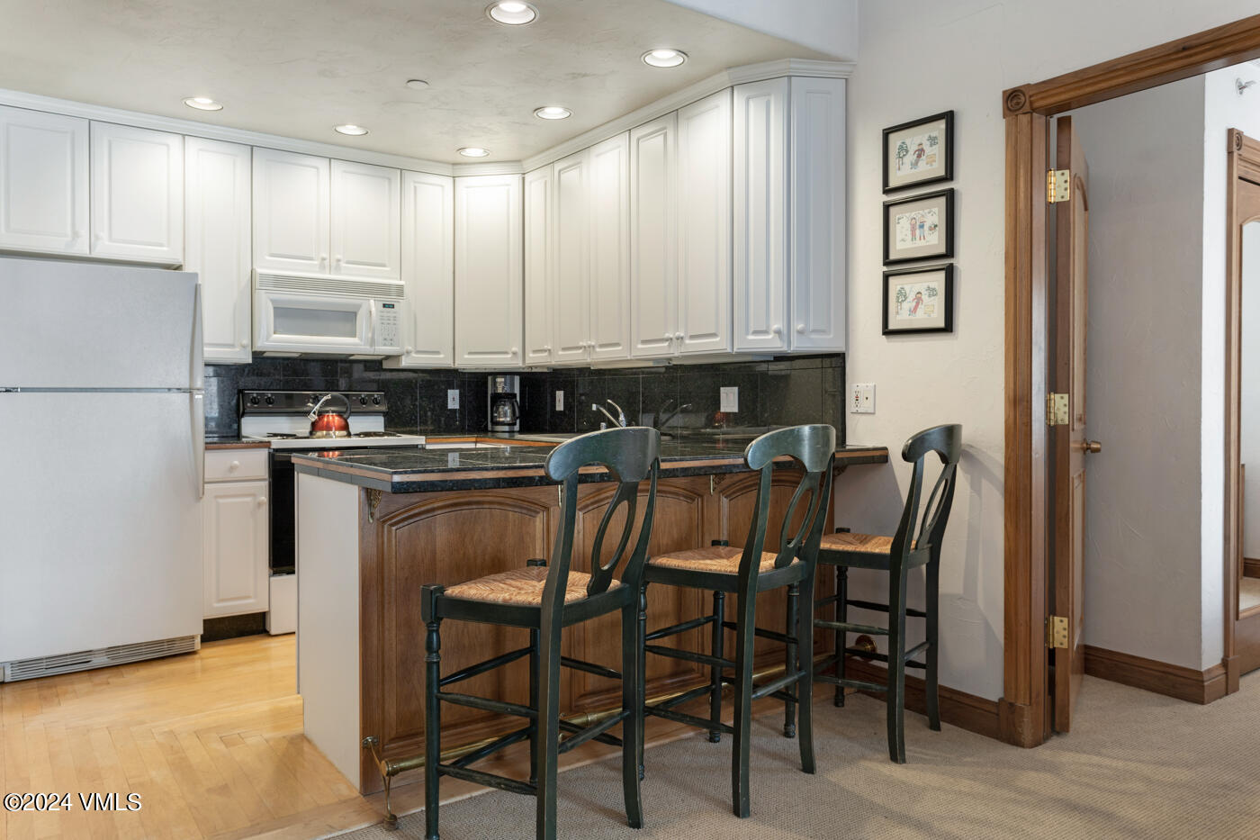 548 South Frontage Road West, Unit 406 Vail, CO 81657 - Photo 9 of 24 Westwind 406 Kitchen