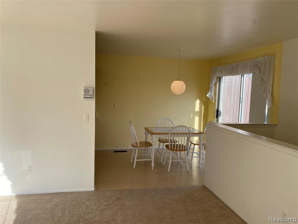 42526 Saratoga Road Canton, MI 48187 - Photo 4 of 10