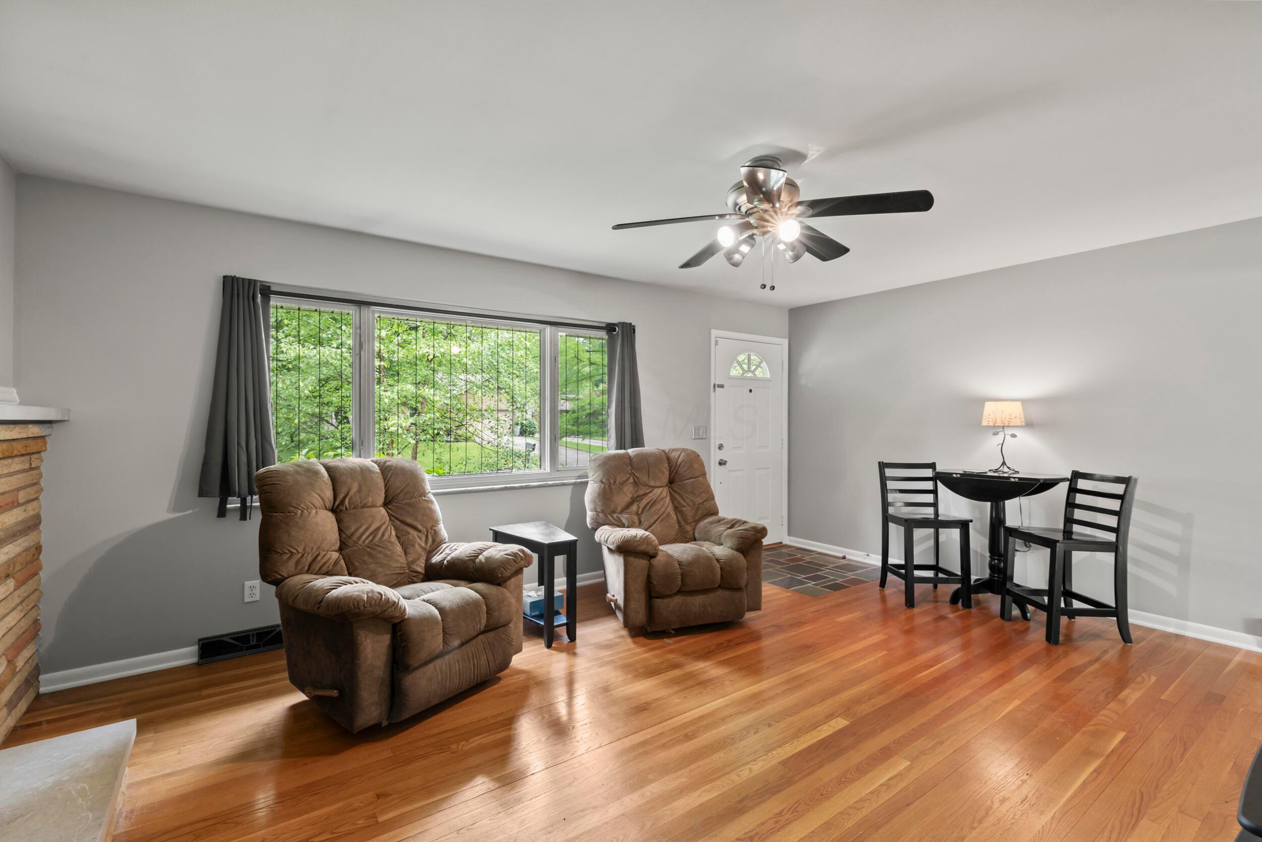 2629 Woodley Road Columbus, OH 43231 - Photo 14 of 32 14_living room 02