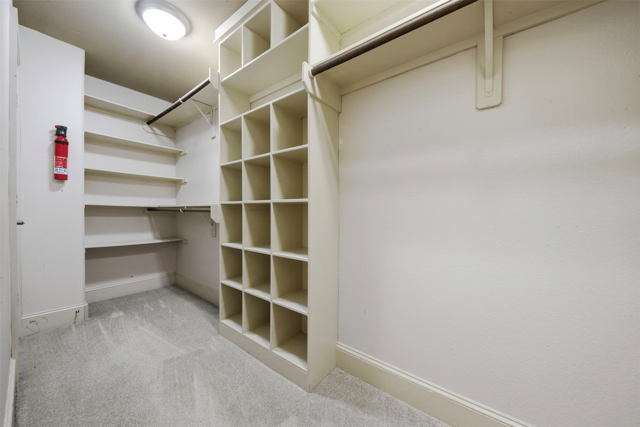5929 Kansas Street Houston, TX 77007 - Photo 23 of 30 Primary Walk In Closet