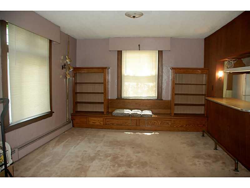 233 Greydon Avenue McKees Rocks, PA 15136 - Photo 4 of 14 Dining Room.