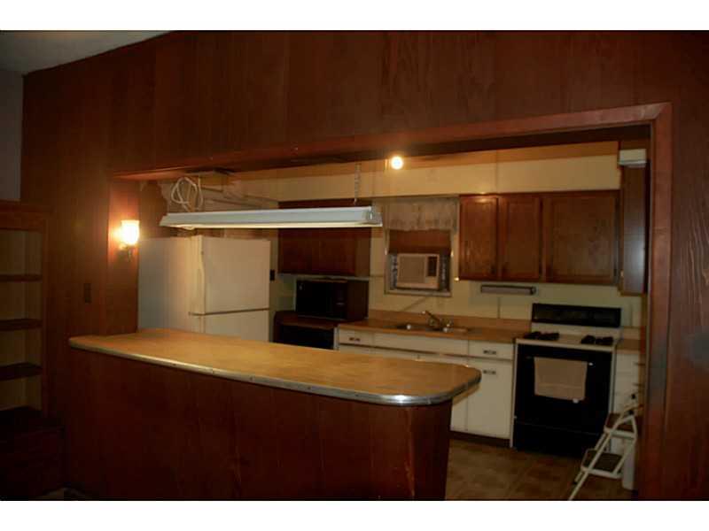 233 Greydon Avenue McKees Rocks, PA 15136 - Photo 5 of 14 Kitchen.