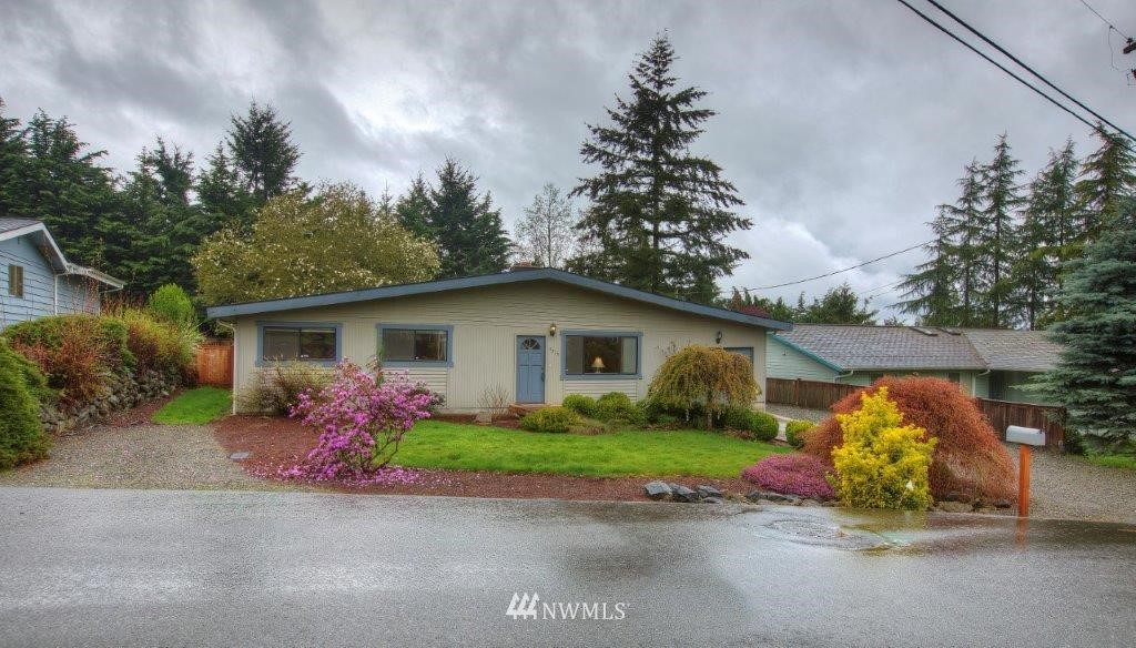 4813 Northeast 7th Place Renton, WA 98059 - Photo 1 of 20
