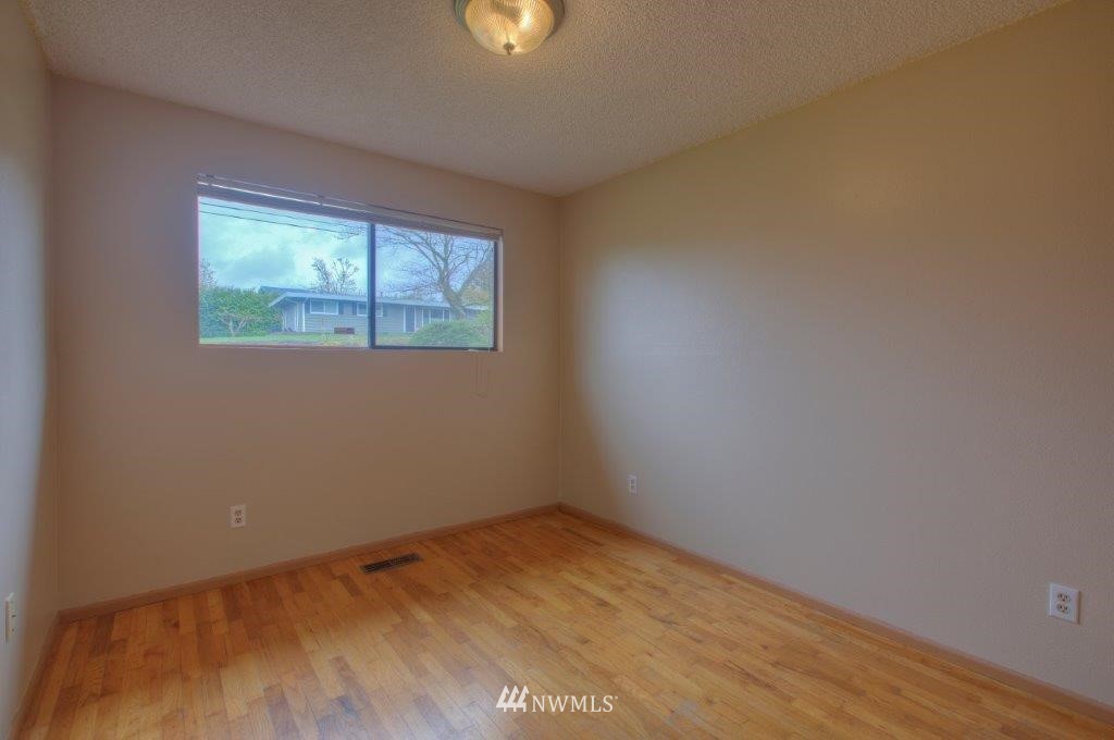 4813 Northeast 7th Place Renton, WA 98059 - Photo 18 of 20