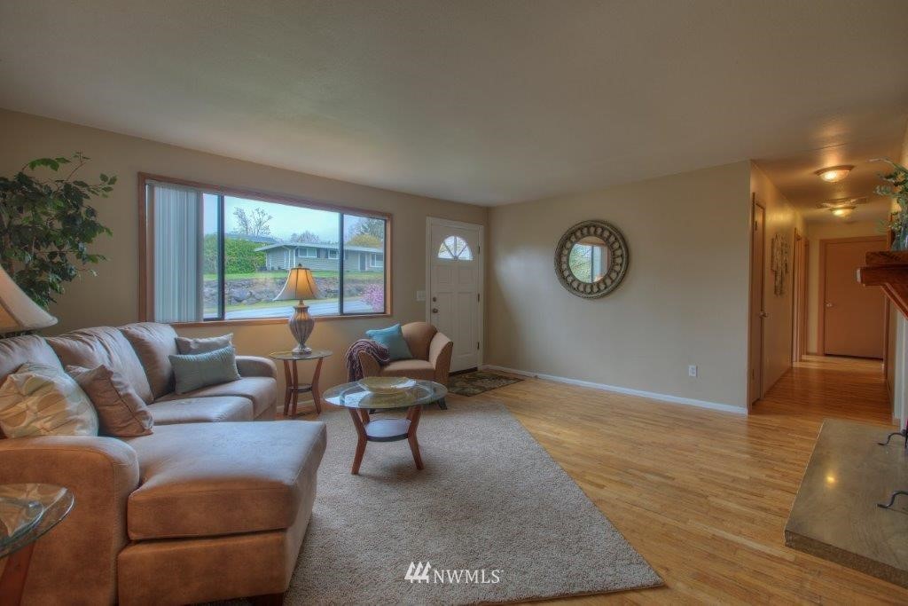 4813 Northeast 7th Place Renton, WA 98059 - Photo 5 of 20
