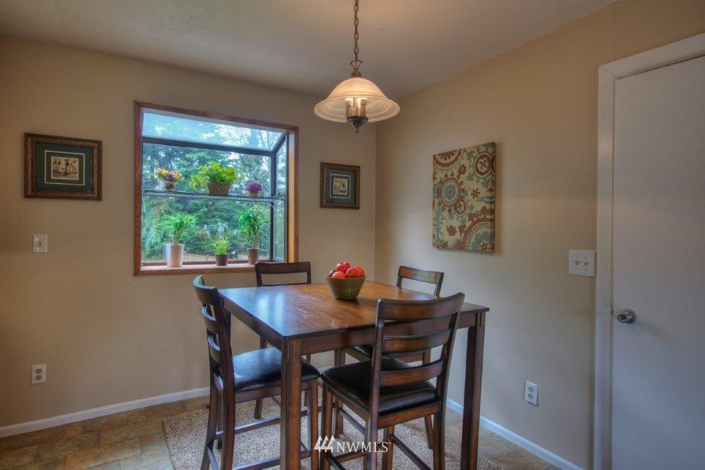 4813 Northeast 7th Place Renton, WA 98059 - Photo 7 of 20