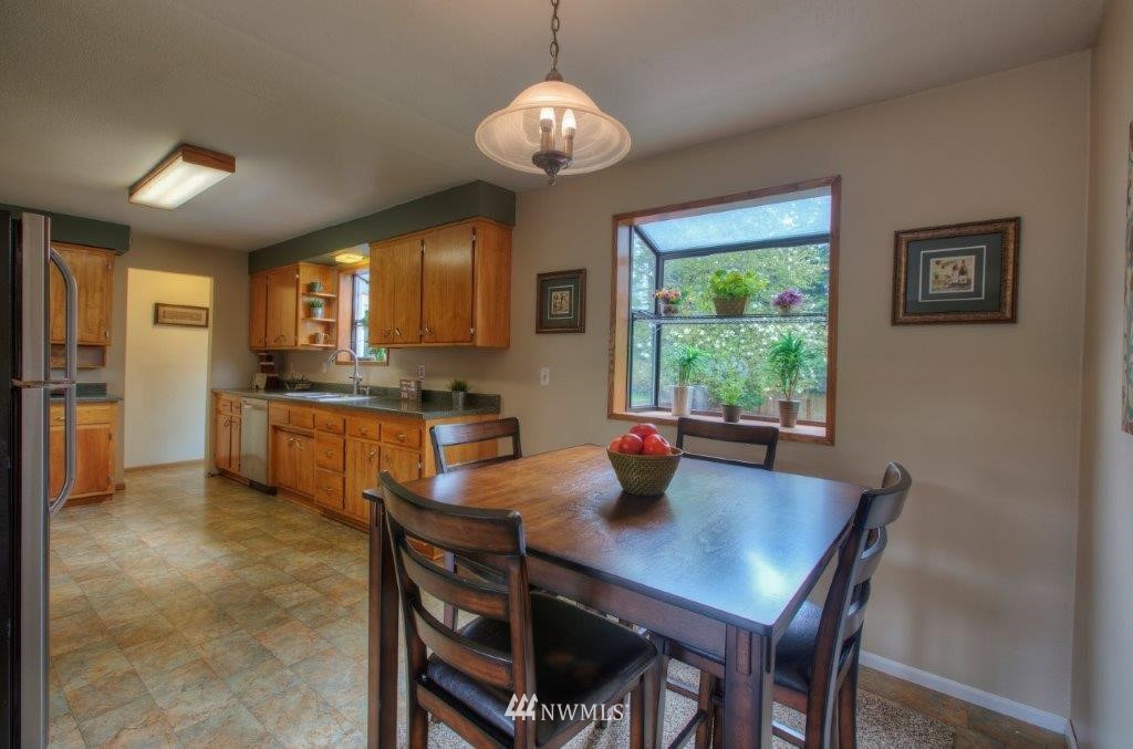 4813 Northeast 7th Place Renton, WA 98059 - Photo 8 of 20