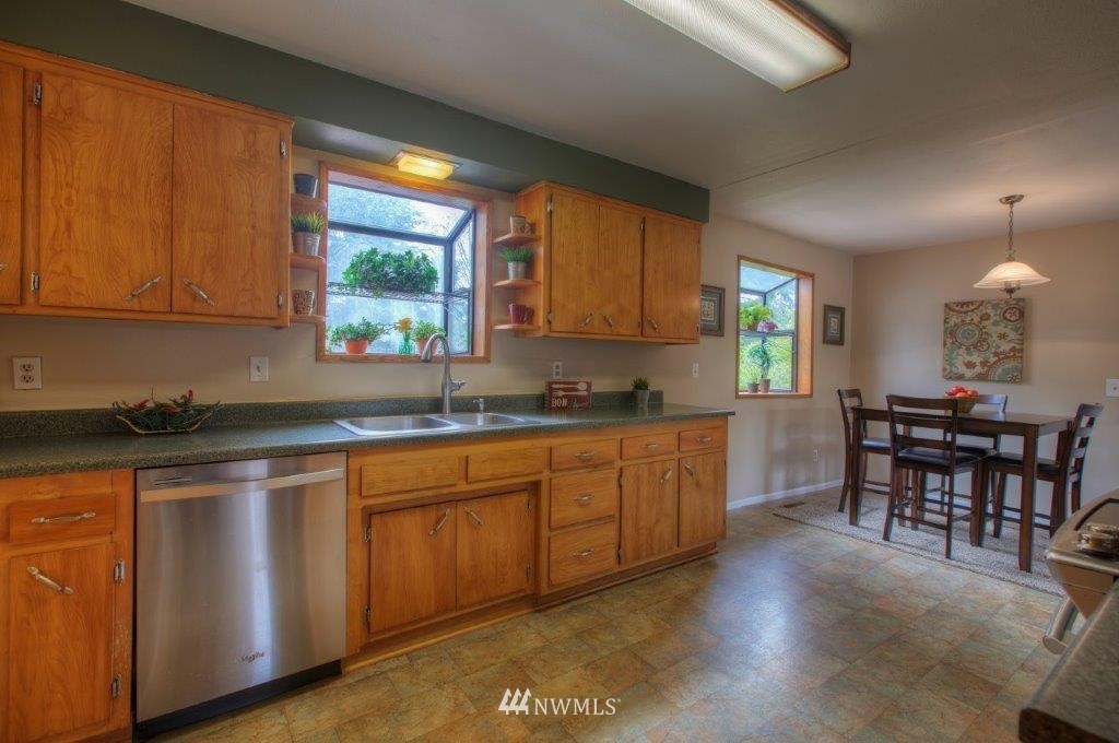 4813 Northeast 7th Place Renton, WA 98059 - Photo 9 of 20