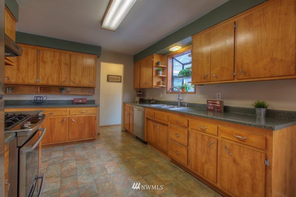 4813 Northeast 7th Place Renton, WA 98059 - Photo 10 of 20