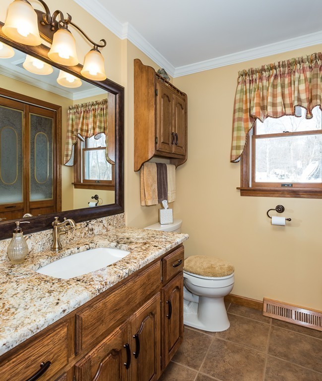 35 Rising Street Agawam, MA 01030 - Photo 12 of 29 Gallery Image 12