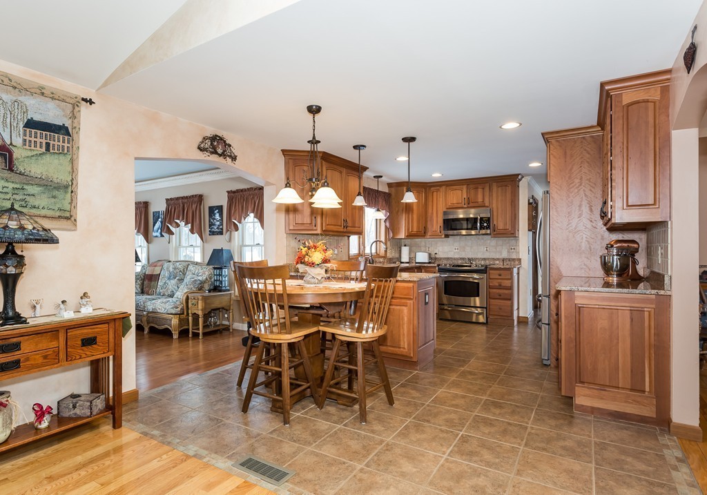 35 Rising Street Agawam, MA 01030 - Photo 8 of 29 Gallery Image 8