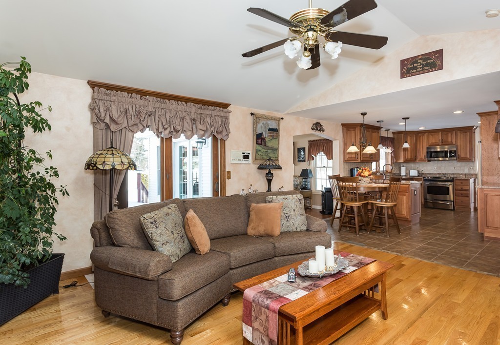 35 Rising Street Agawam, MA 01030 - Photo 10 of 29 Gallery Image 10
