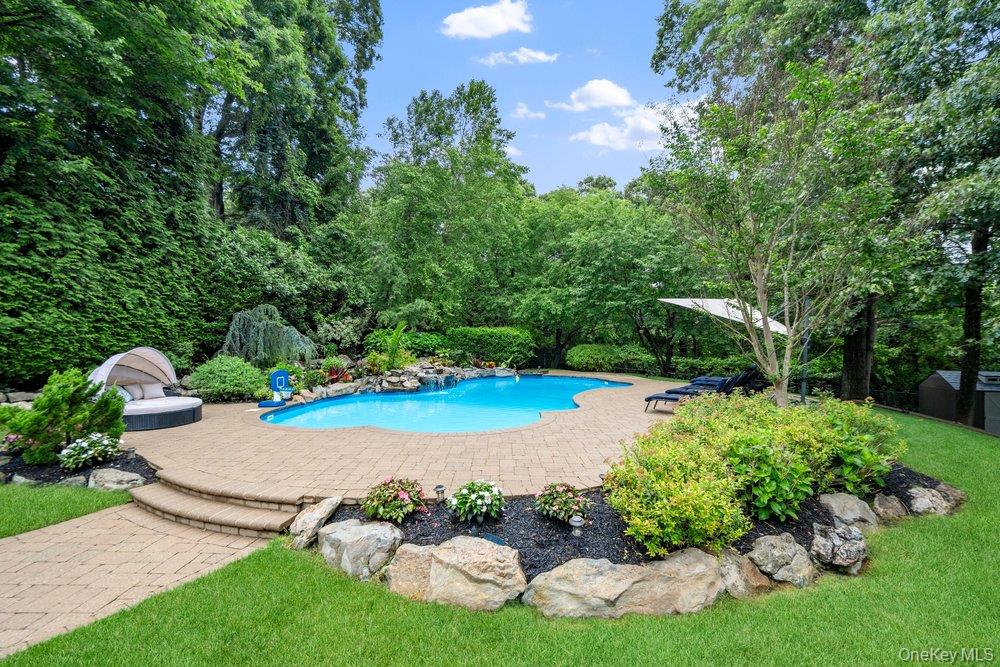 6 Colonial Gate Plainview, NY 11803 - Photo 42 of 45