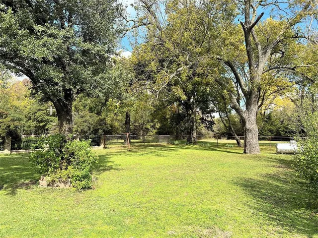 a view of a house with a big yard