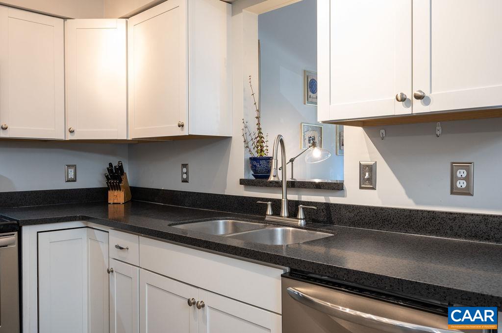 947 Rives Street Charlottesville, VA 22902 - Photo 8 of 20 Gallery Image 8