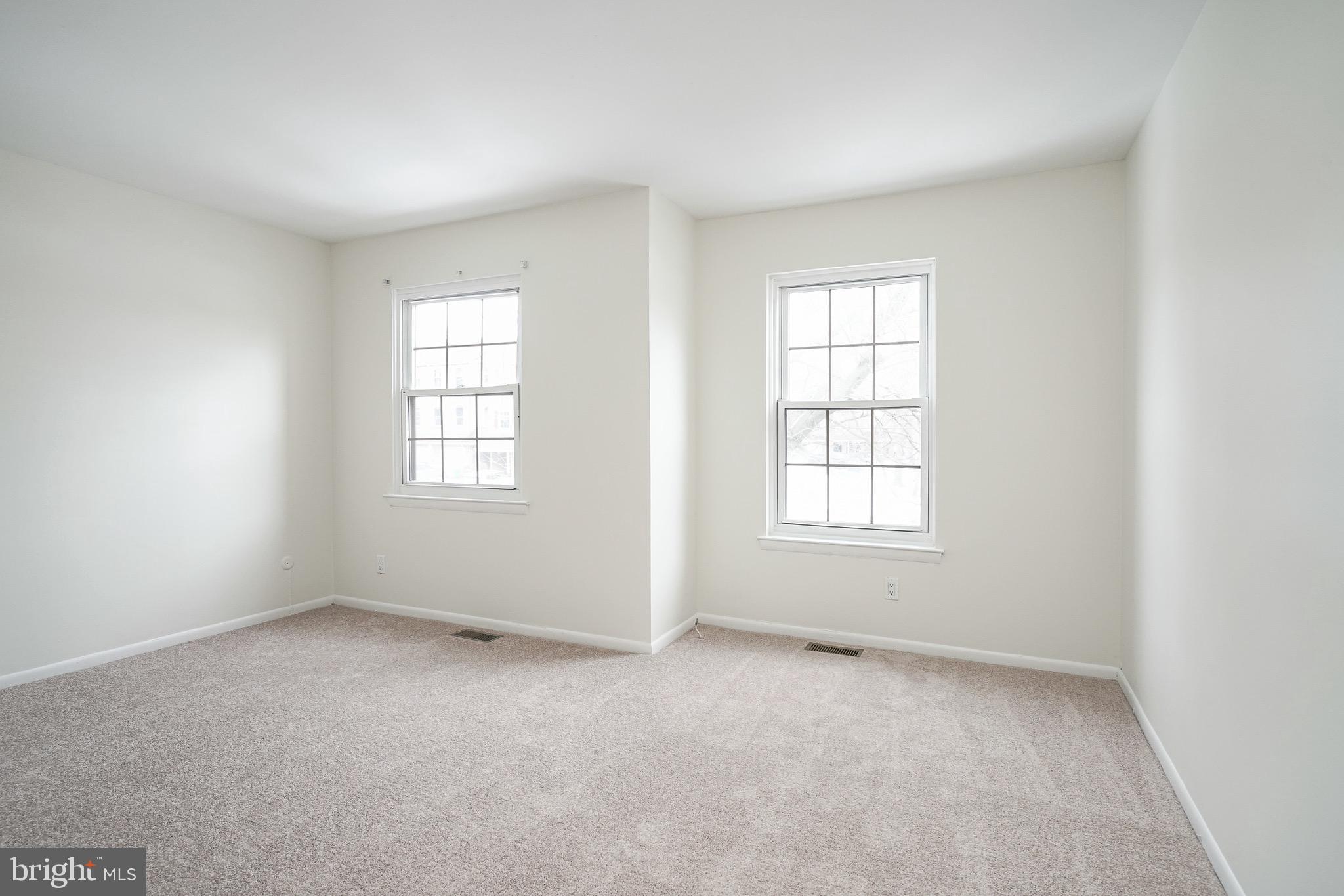 117 Chaucer Road Mount Laurel, NJ 08054 - Photo 15 of 20 an empty room with windows