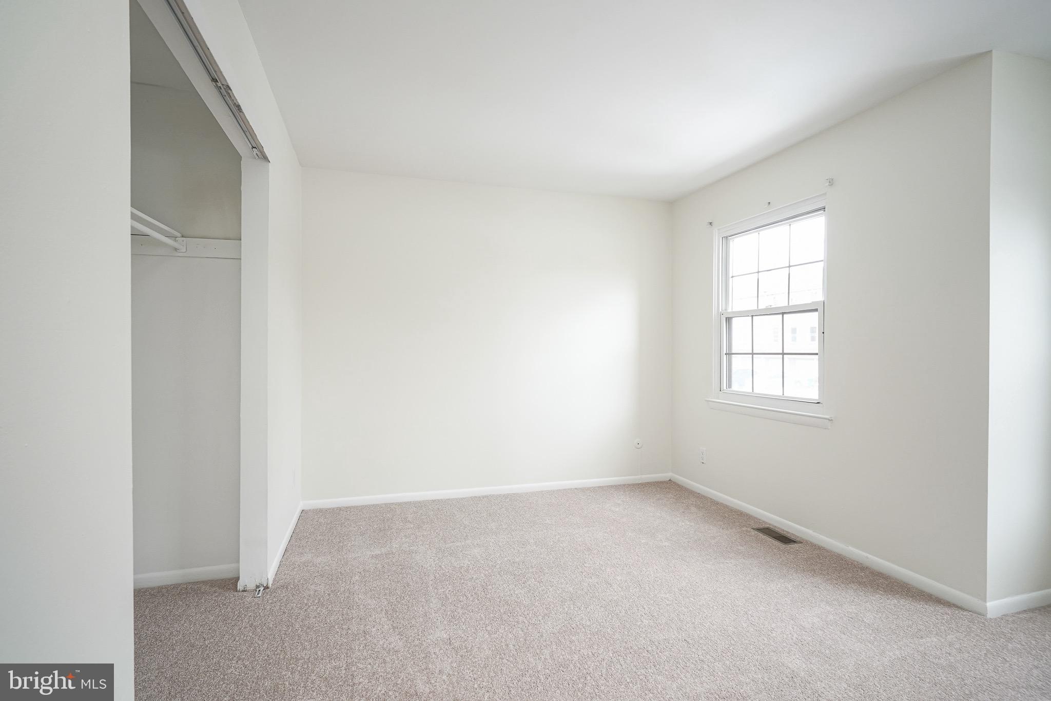117 Chaucer Road Mount Laurel, NJ 08054 - Photo 17 of 20 an empty room with windows