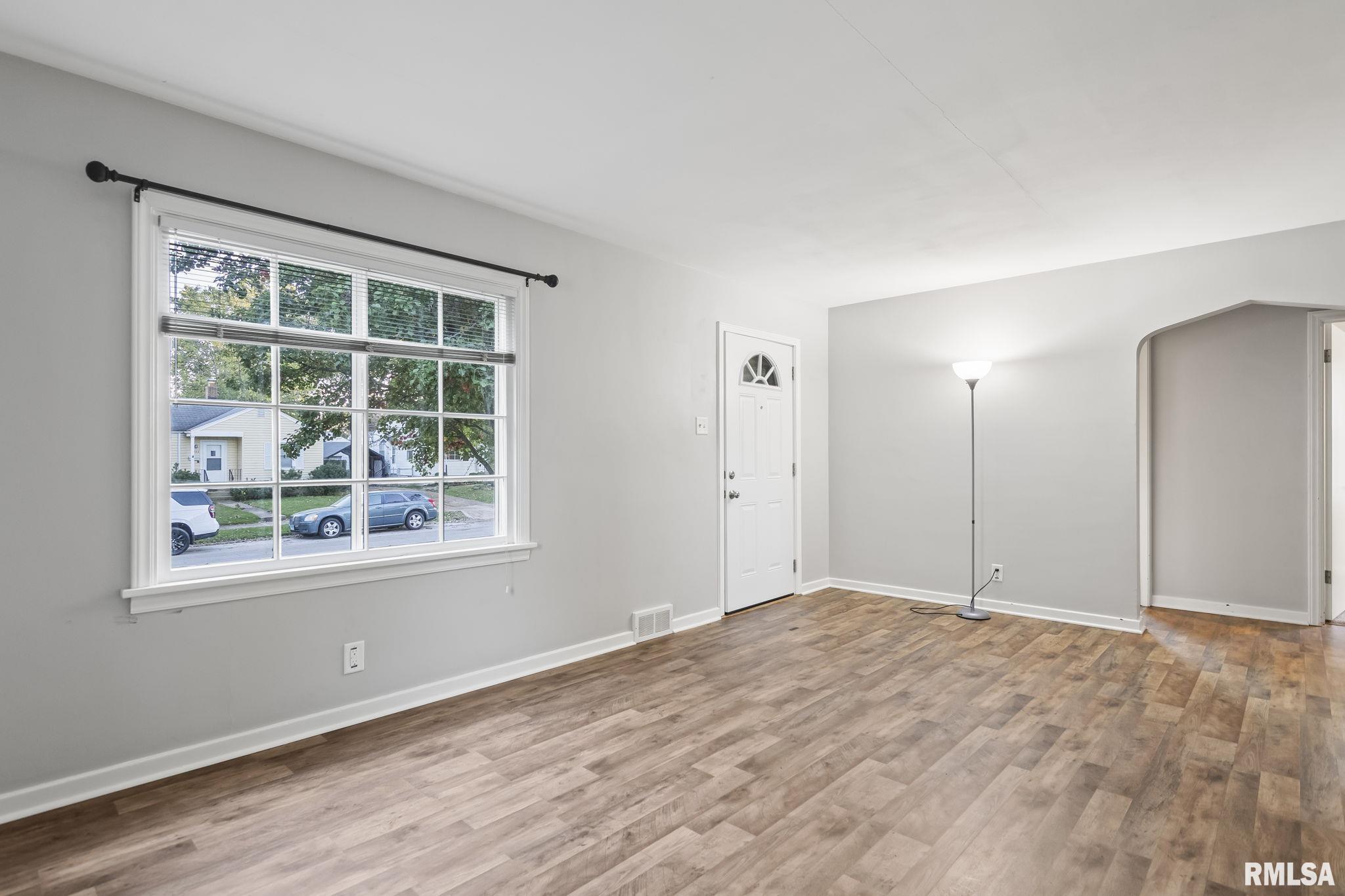 1402 West Marietta Street Decatur, IL 62522 - Photo 4 of 33