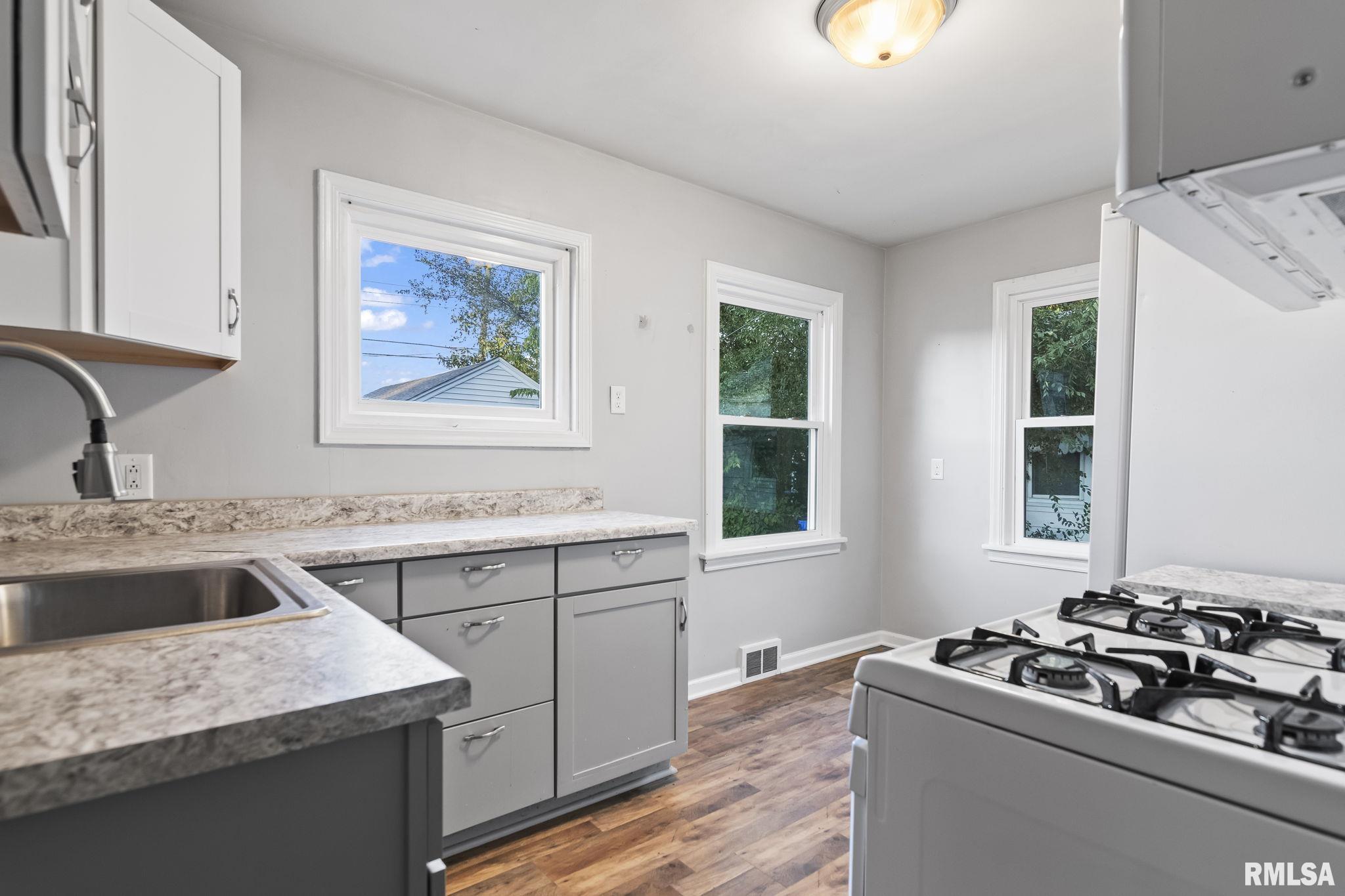 1402 West Marietta Street Decatur, IL 62522 - Photo 9 of 33