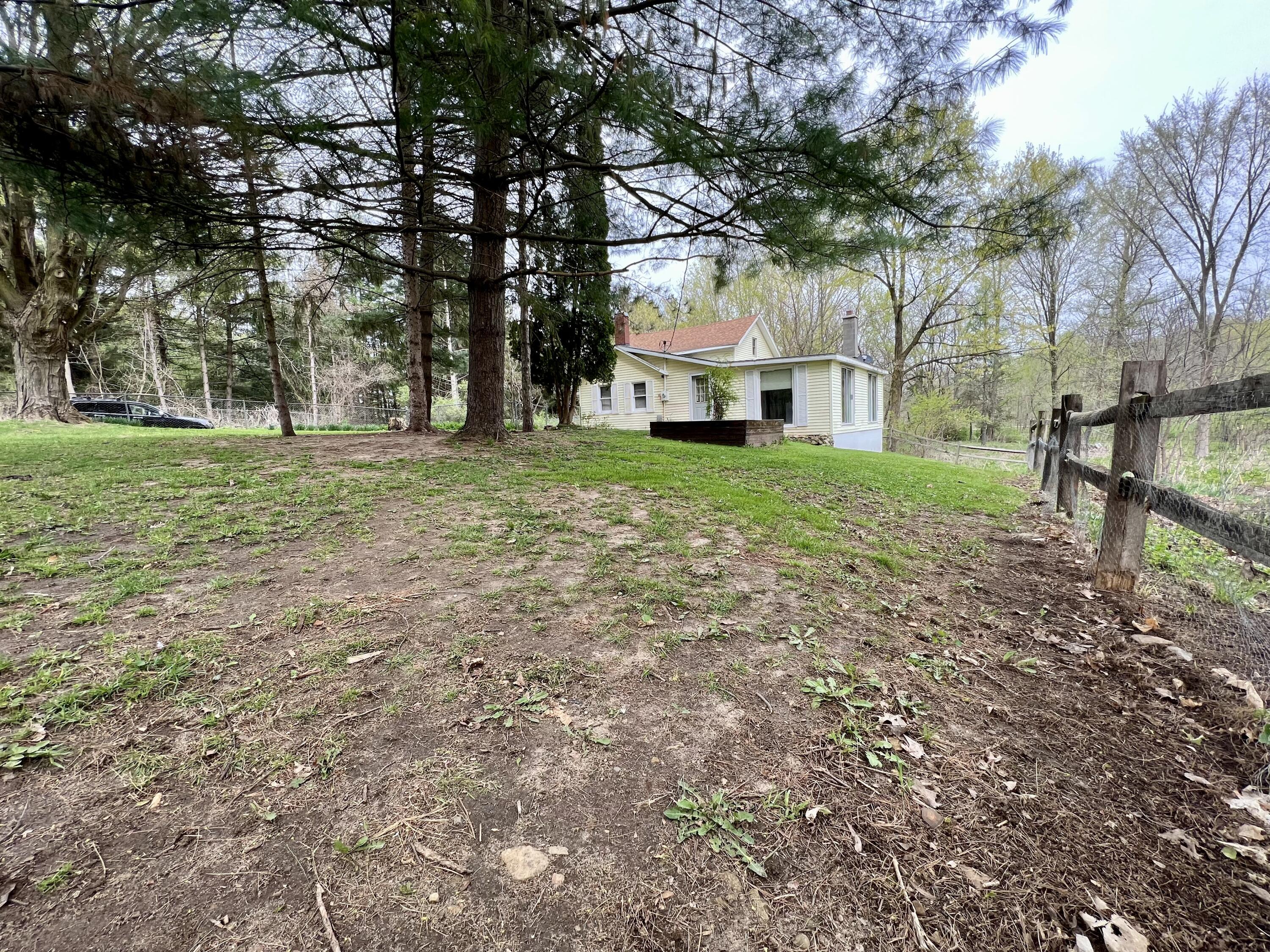1661 Thomson Road Niles, MI 49120 - Photo 38 of 39 Side yard