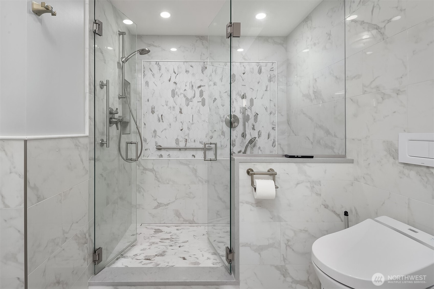 5230 Northeast 75th Street Seattle, WA 98115 - Photo 16 of 40