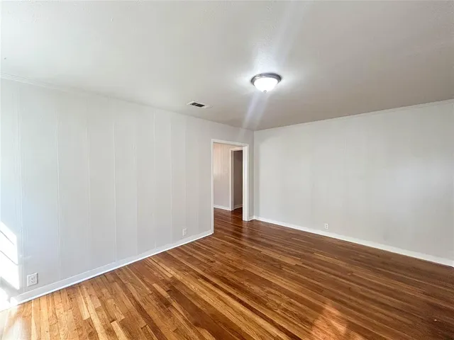 $1,395 | 608 West Lake Street, Ennis, TX 75119