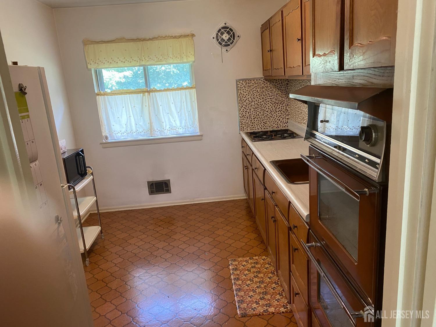 89 Rock Hill Road Old Bridge, NJ 08857 - Photo 6 of 26 Gallery Image 6