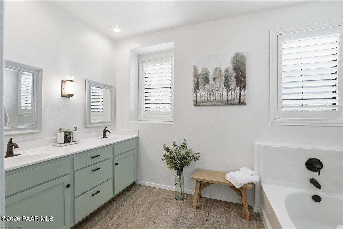 7075 Lynx Wagon Road Prescott Valley, AZ 86314 - Photo 18 of 55 Primary Bathroom