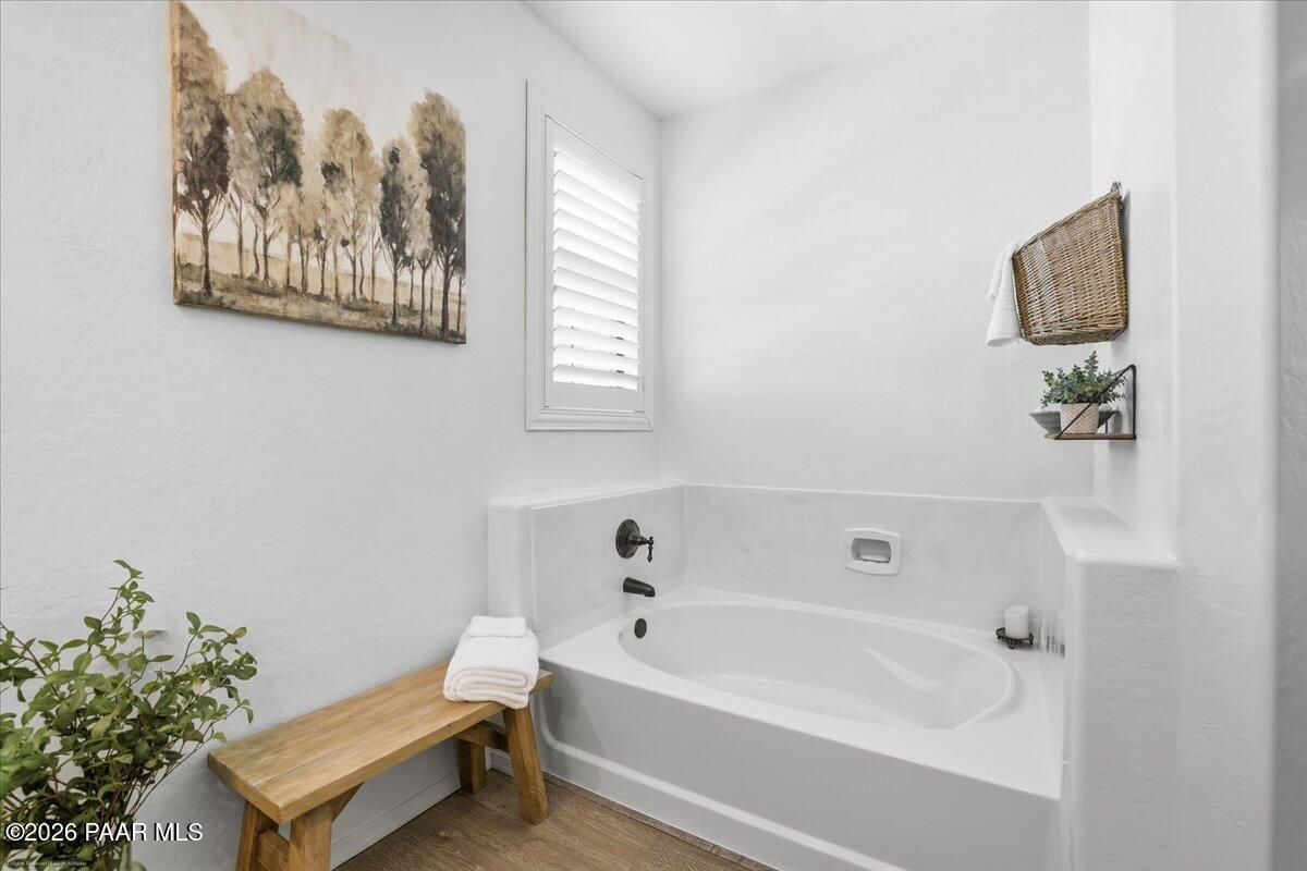 7075 Lynx Wagon Road Prescott Valley, AZ 86314 - Photo 19 of 55 Primary Bathroom