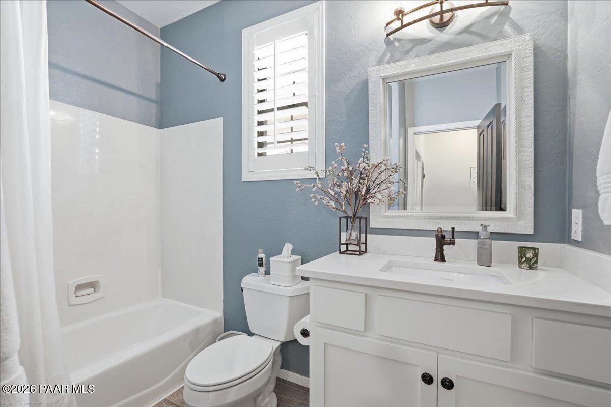 7075 Lynx Wagon Road Prescott Valley, AZ 86314 - Photo 20 of 55 Primary Bathroom