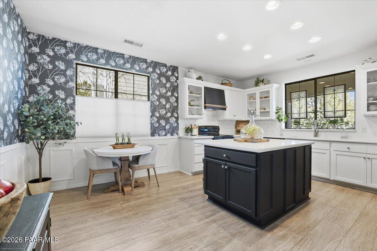 7075 Lynx Wagon Road Prescott Valley, AZ 86314 - Photo 6 of 55 Breakfast Nook / Kitchen