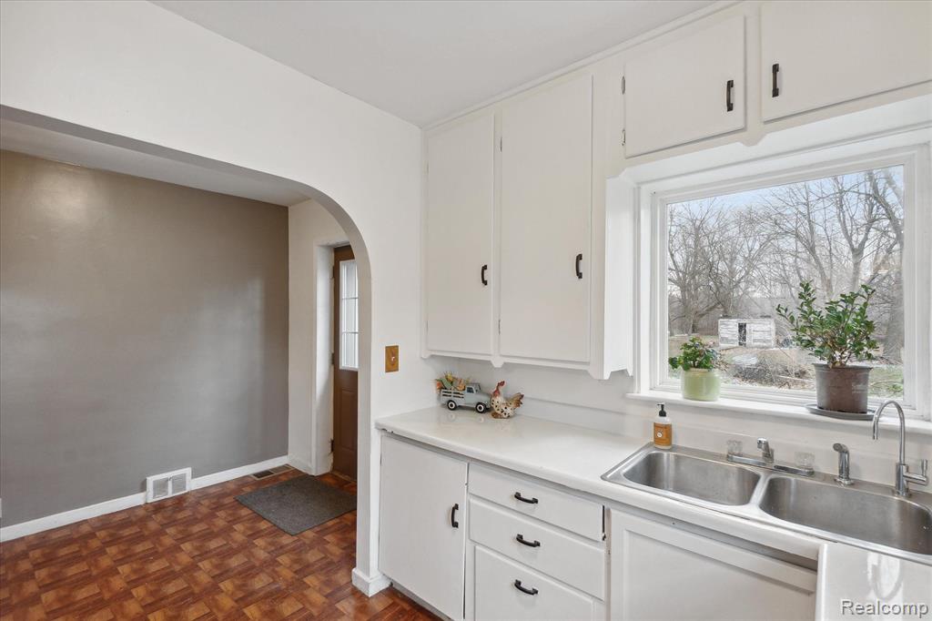 835 West Silver Lake Road Fenton, MI 48430 - Photo 11 of 21