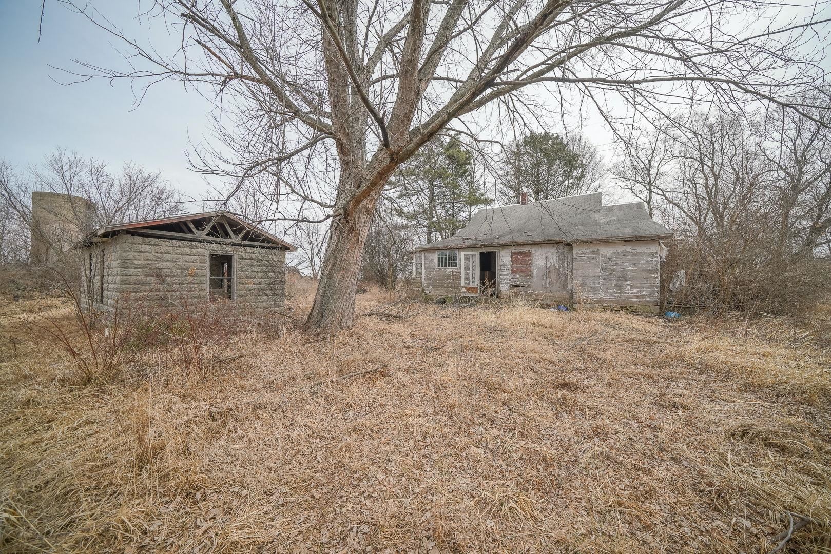 7900 South Mulford Road Rochelle, IL 61068 - Photo 11 of 12 a front view of a house with garden