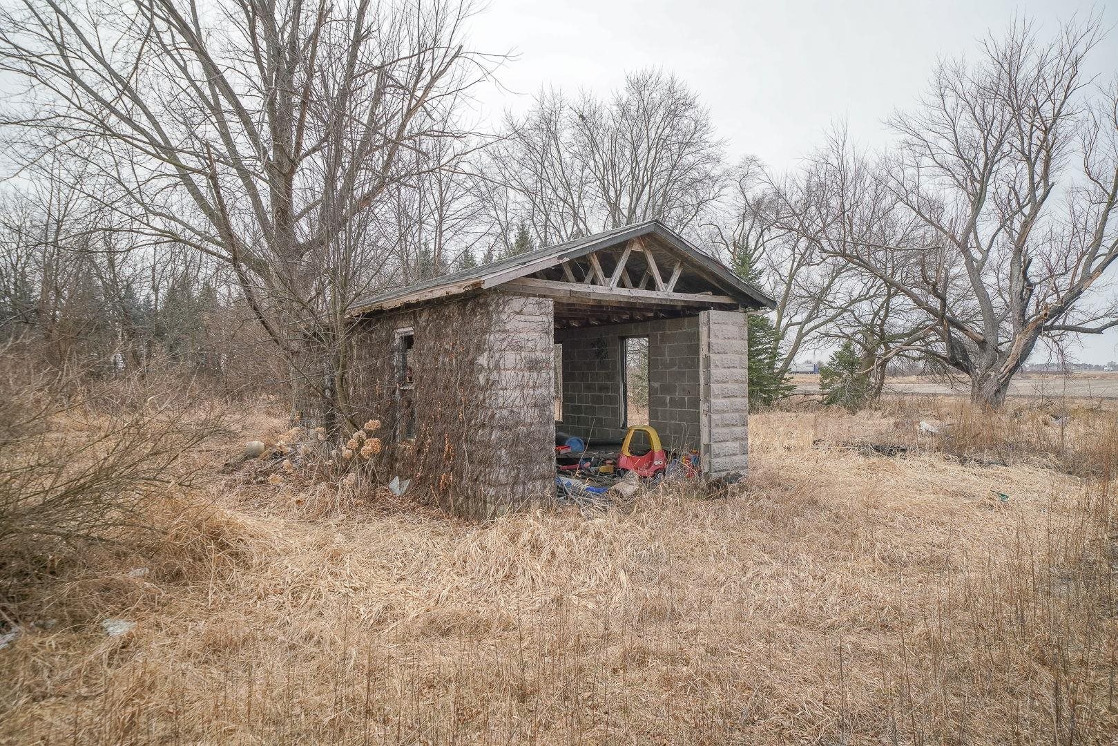 7900 South Mulford Road Rochelle, IL 61068 - Photo 10 of 12 a front view of a house with garden
