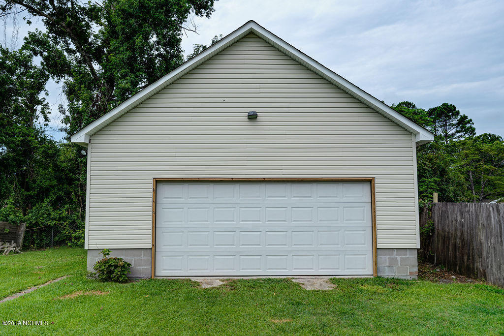 4642 Norwich Road Wilmington, NC 28405 - Photo 3 of 30 24x24 Garage