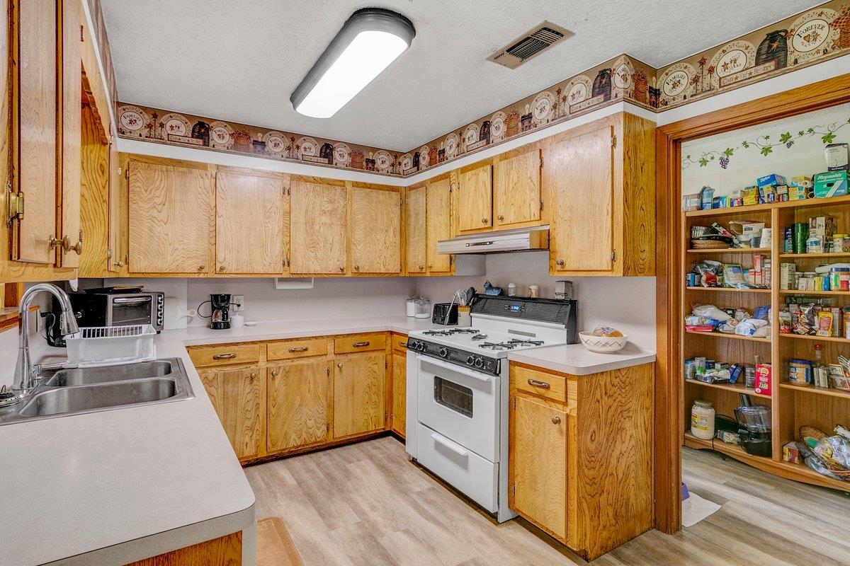 6831 Howe Street Groves, TX 77619 - Photo 10 of 34